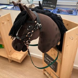 Hobby Horse braun mit schwarzer Mähne mit Zaumzeug