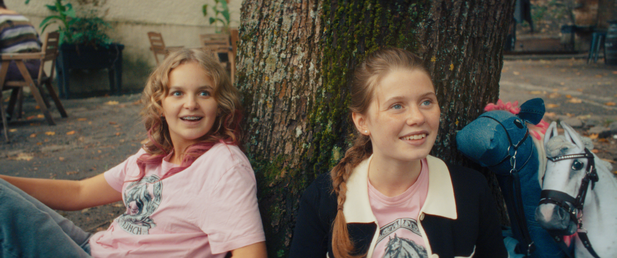 Filmszene mit Hobby Horse SNOW